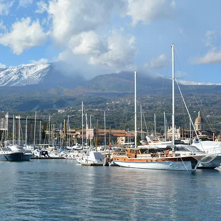 La Terra Dei Ciliegi Tra L'etna E Il Mare Di Taormina